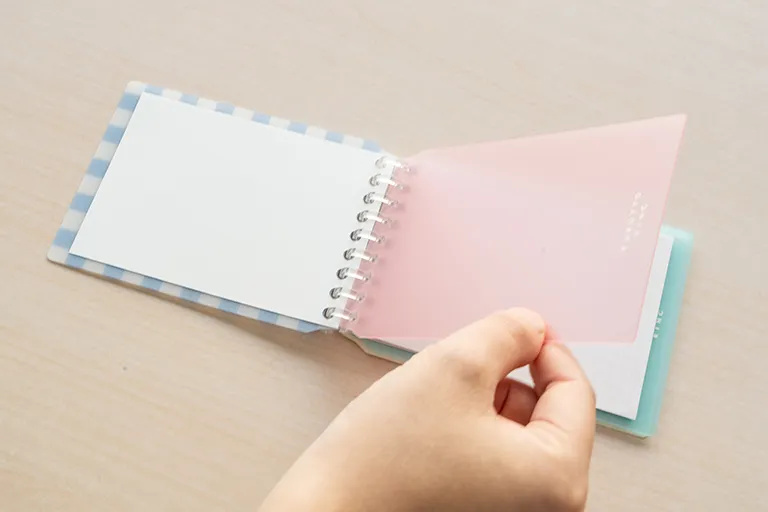 イメージ画像｜表紙をインデックスや下敷き代わりに